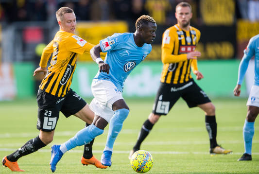 Häckens Viktor Lundberg och Malmö FFs Bonke Innocent