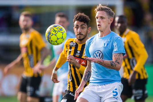 Malmö FFs Sören Rieks och Häckens Daleho Irandust