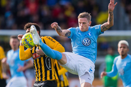 Malmö FFs Sören Rieks och Häckens Daleho Irandust