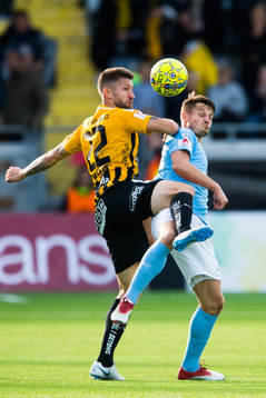 Häckens Joona Toivo och Malmö FFs Markus Rosenberg