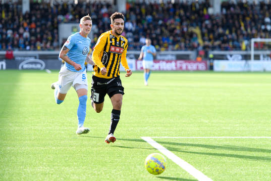 Malmö FFs Sören Rieks och Häckens Daleho Irandust
