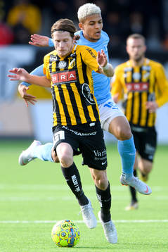 Häckens Erik Friberg och Malmö FFs Romain Gall
