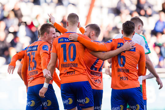 Players of Aalesund celebrate the 1-2 goal