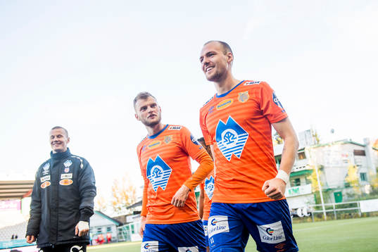 Adam Örn Arnarson and Aron Elís Thrándarson of Aalesund