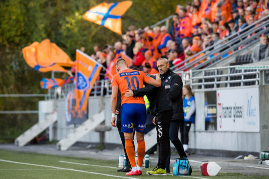Hólmbert Fridjónsson of Aalesund and Lars Bohinen, head