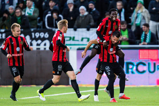 Brommapojkarnas spelare jublar