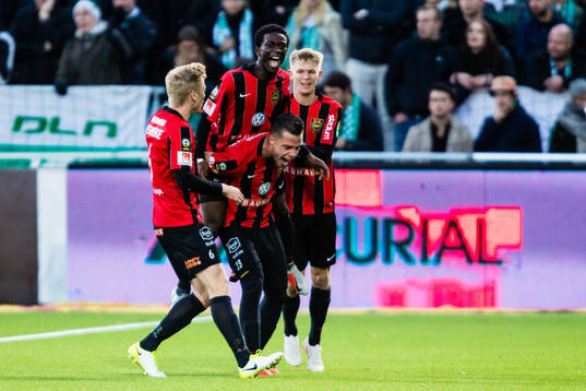 Brommapojkarnas Jack Lahne jublar med Gustav Sandberg