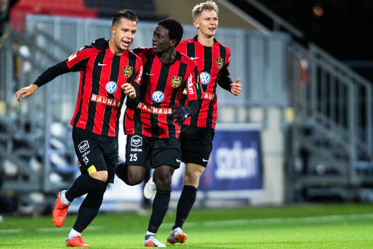 Brommapojkarnas Erik Figueroa och Jack Lahne jublar