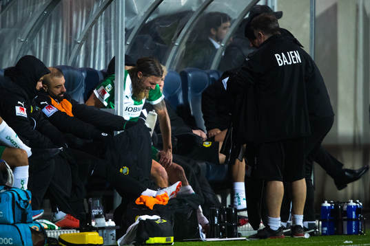 Hammarbys Björn Paulsen har ont