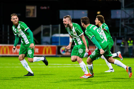 Hammarbys Mads Fenger Nielsen jublar med Jeppe Andersen ,