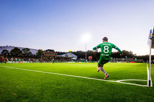 Hammarbys Jeppe Andersen med en hörna