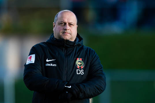 Brommapojkarnas assisterande tränare Dali Savic innan