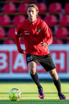 Brommapojkarnas Philip Hellqvist innan fotbollsmatchen i