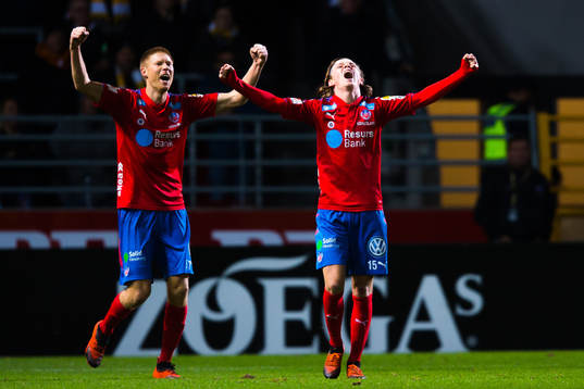Helsingborgs Markus Holgersson och Max Svensson jublar