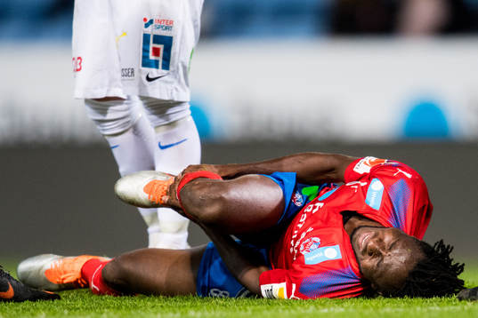 Helsingborgs Mamudu Moro har ont