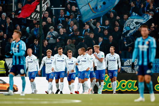 Norrköpings spelare jublar och Djurgårdens deppar