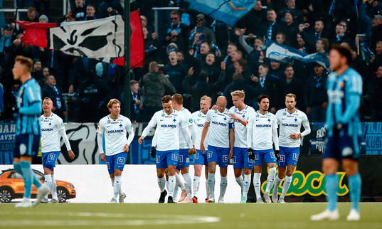 Norrköpings spelare jublar och Djurgårdens deppar