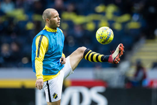 s Per Karlsson på uppvärmningen