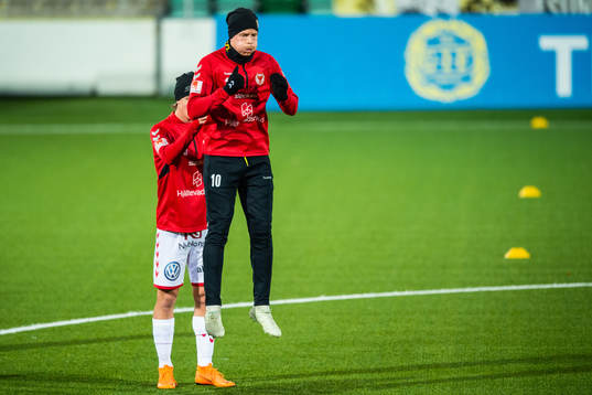 Kalmars Tobias Eriksson värmer upp