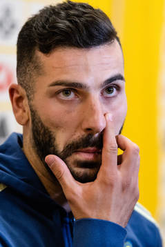 Sveriges Mikael Ishak i mixed zone