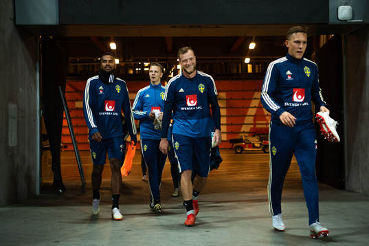 Sveriges Isaac Kiese Thelin , målvaktstränare Maths