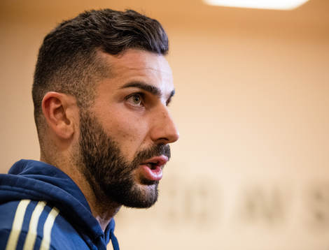 Sveriges Mikael Ishak i mixed zone