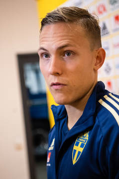 Sveriges Ludwig Augustinsson i mixed zone