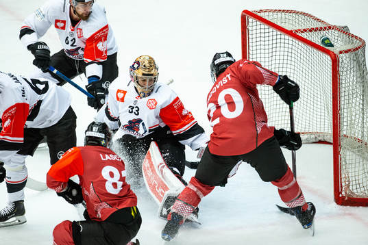 Joel Lundqvist and Ryan Lasch of Frölunda