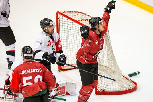 Samuel Fagemo of Frölunda celebrates