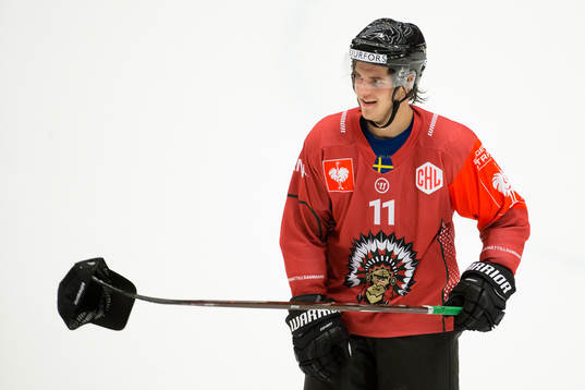 Samuel Fagemo of Frölunda lifts a cap off the ice