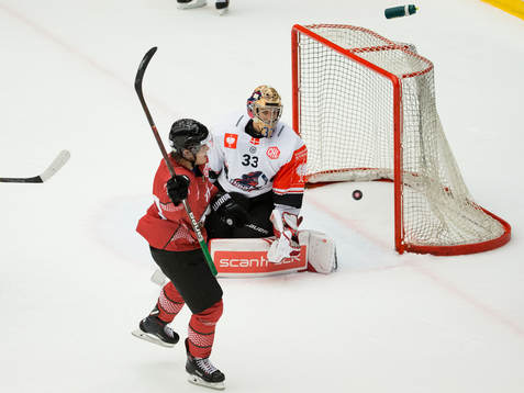 Samuel Fagemo of Frölunda celebrates