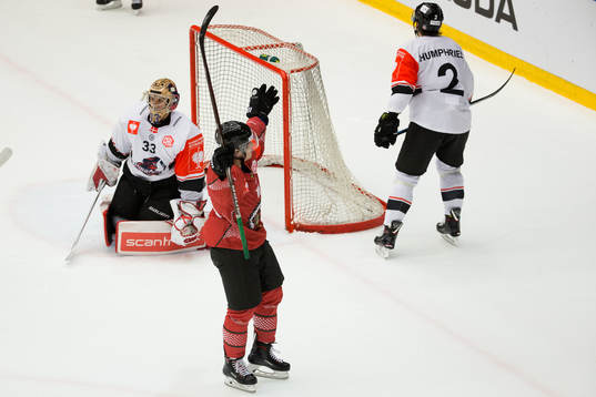 Samuel Fagemo of Frölunda celebrates
