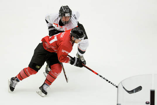 Ryan Lasch of Frölunda and Jonathan Brinkman of Aalborg