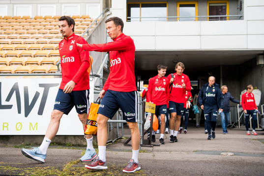 Vegard Forren and Martin Linnes of Norway arrive