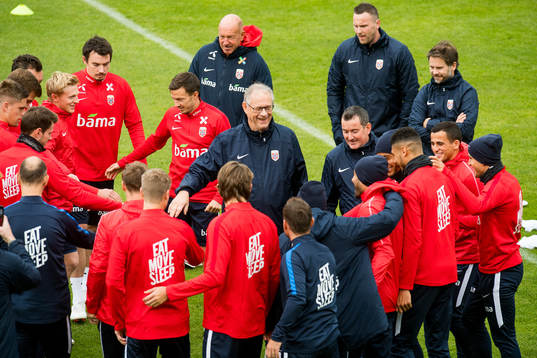 Lars Lagerbäck, head coach of Norway, and the players of
