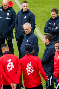 Lars Lagerbäck, head coach of Norway, and the players of