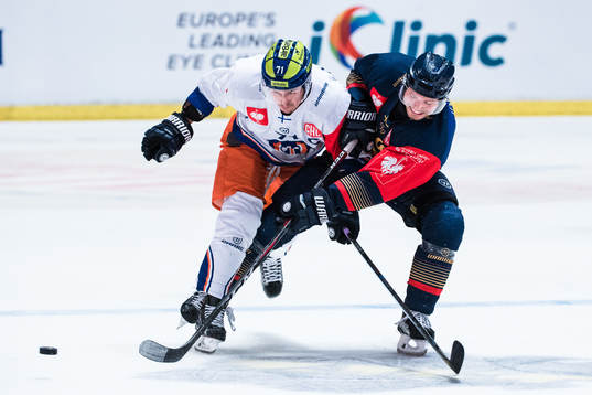 Kristian Kuusela of Tappara and Jacob Josefson of