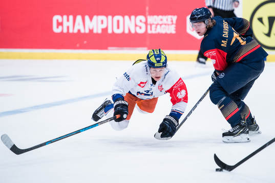 Jan-Mikael Järvinen of Tappara and Jonathan Davidsson of
