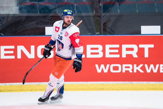 Jarkko Malinen of Tappara celebrates the 3-5 goal