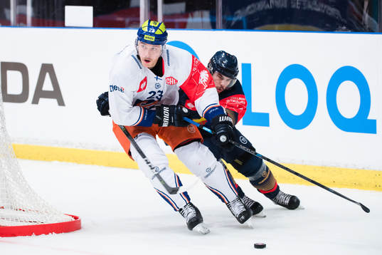 Aleksi Elorinne of Tappara and Gustav Possler of Djurgården
