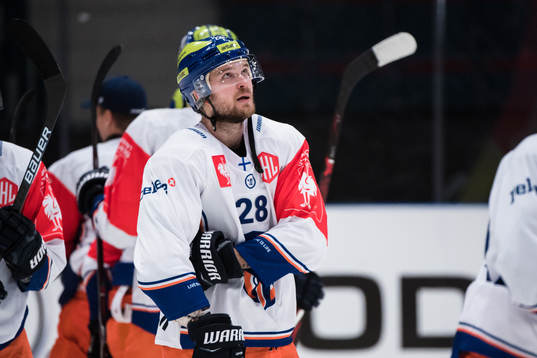 Jarkko Malinen of Tappara celebrates