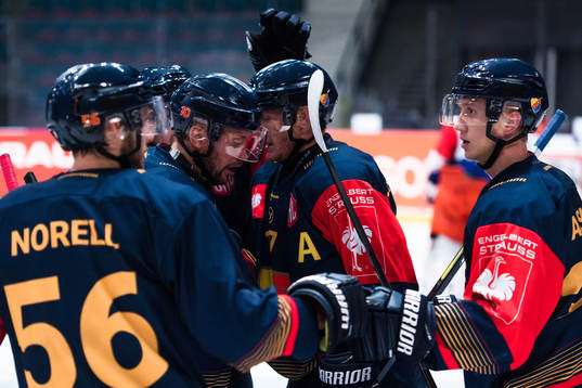Henrik Eriksson of Djurgården celebrate the 1-3 goal