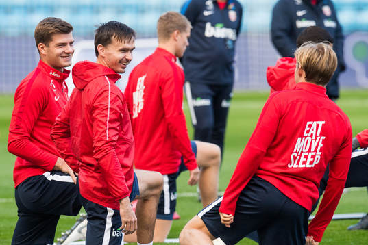 Alexander Sørloth and Ole Kristian Selnæs of Norway