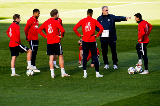 Joshua King of Norway and Lars Lagerbäck, head coach of