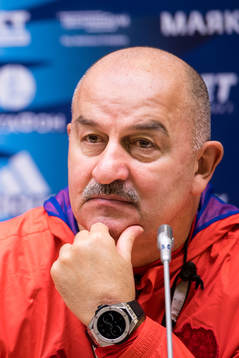 Head coach Stanislav Cherchesov of Russia