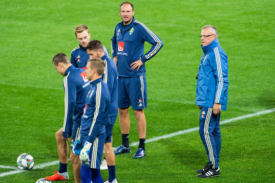 Andreas Granqvist and head coach Janne Andersson of Sweden