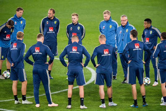 Assistant coach Peter Wettergren and head coach Janne