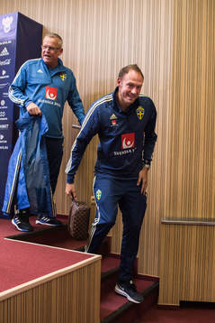 Head coach Janne Andersson and Andreas Granqvist of Sweden