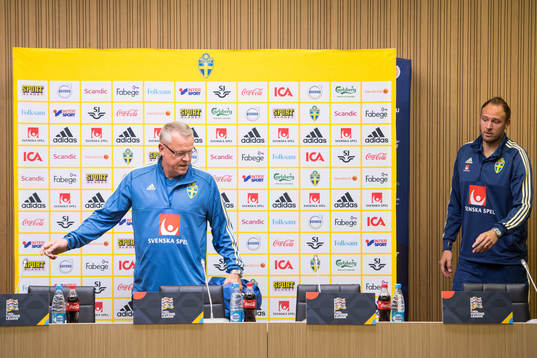 Head coach Janne Andersson and Andreas Granqvist of Sweden