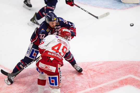 Timrås Sebastian Collberg gör 1-2-målet förbi